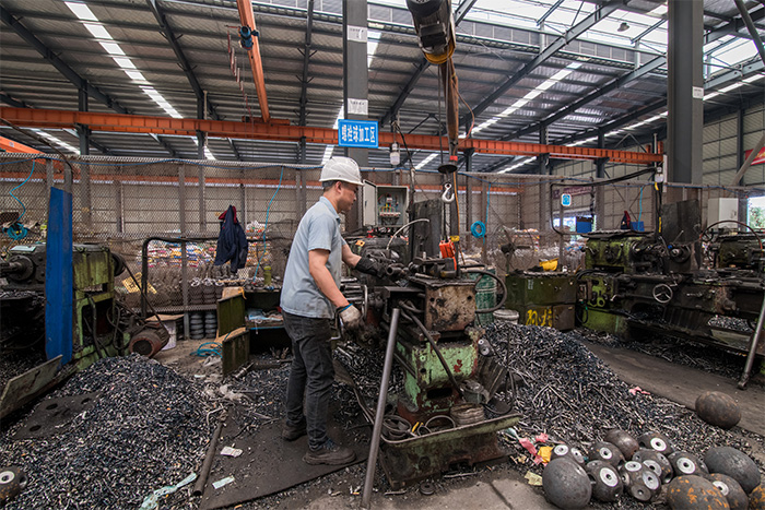 長(zhǎng)沙網(wǎng)架配件-螺栓球加工車間