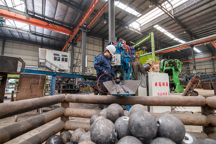 長(zhǎng)沙網(wǎng)架配件-螺栓球加工車間